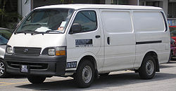 Toyota Hiace (fourth generation, first facelift) (front), Serdang.jpg